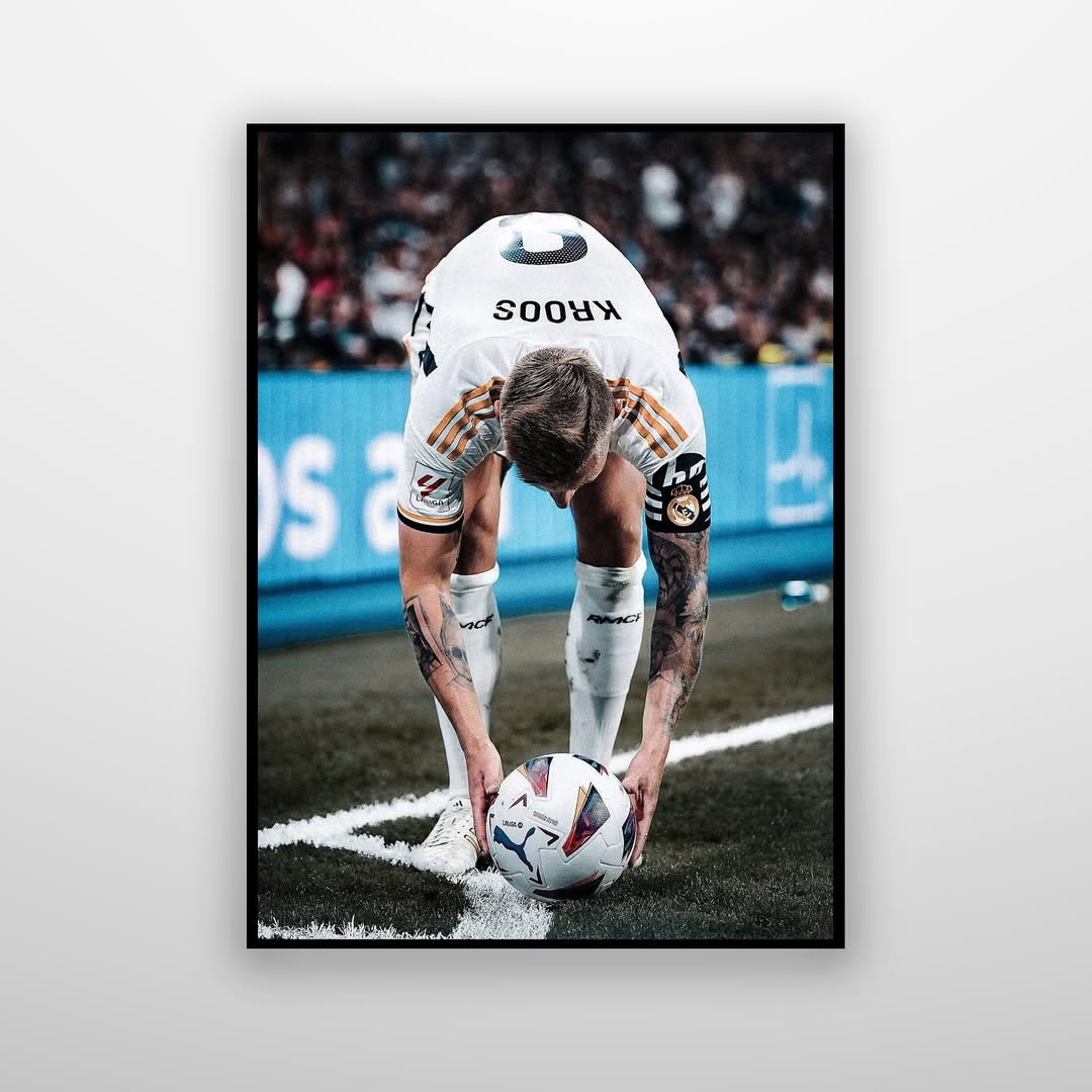 Toni Kroos - Corner Kick